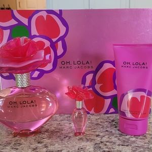 MARC JACOBS OH LOLA GIFT SET EDP EAU DE PARFUM SPRAY DISCONTINUED - 3.4 OZ/100ML